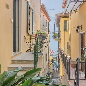4 Pass Apartment